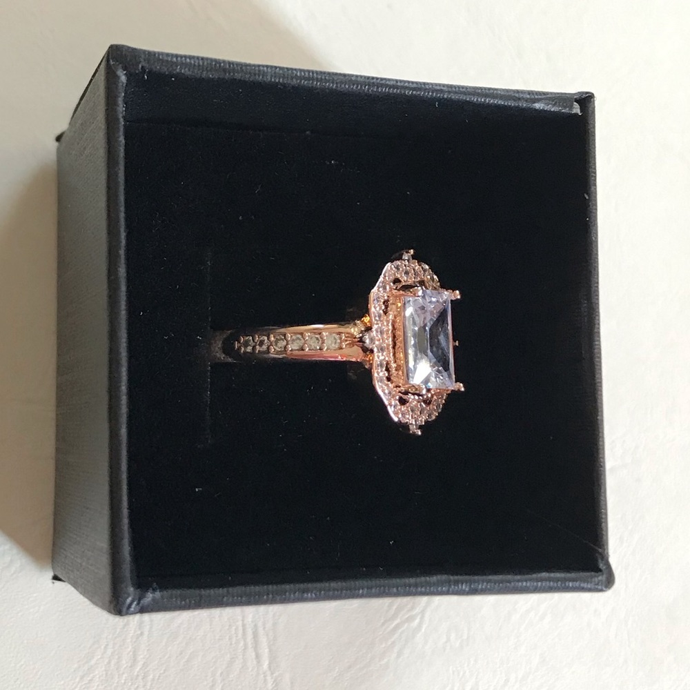 Rectangle cut vintage inspired rose gold ring. - Picture 3 of 5